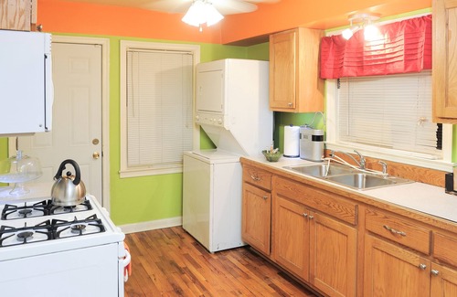 Sylvan Hills House | ATL Cozy Destination Home(3min from Mercedes Benz Stadium & Tyler Perry Studios)