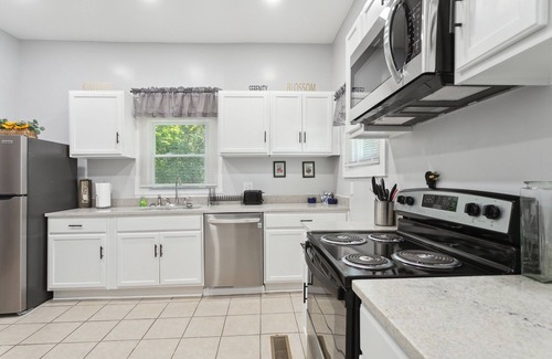 Jefferson Park House | ATL Home Close to Airport, Tyler Perry, Betline by RedAwning