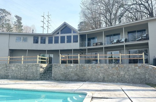 Jonesboro House | ATL/Jonesboro, Relaxing Summer Getaway for Families/Friends or Cooperate Groups