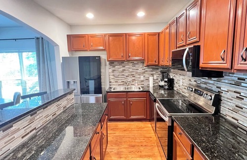 Sylvan Hills House | ATL Modern Retreat: 3BR, 8 Guests, Near Downtown & Airport
