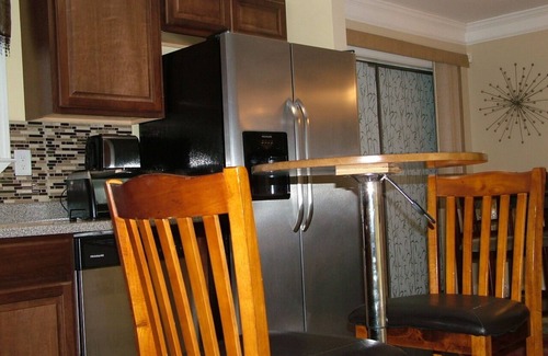 Riverdale House | Atlanta Airport District House; Minutes to Downtown Atlanta or Trillith Studios