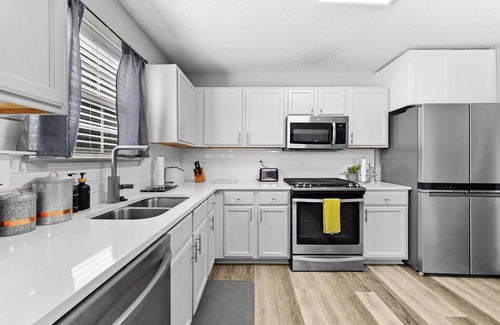 Church Street House | Atlanta, Airport, Entire Home Sleeps 9, 4BR's, 2.5Baths, 5Beds
