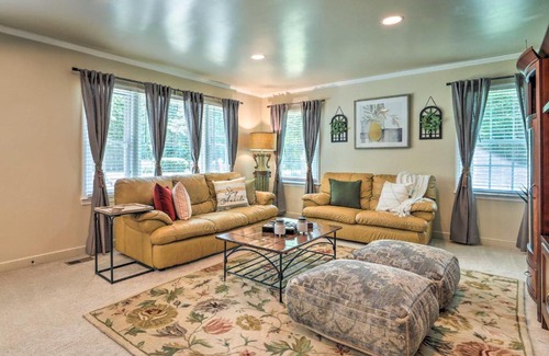 Cliftondale House | Atlanta Area Cottage with Grill and Huge Yard!