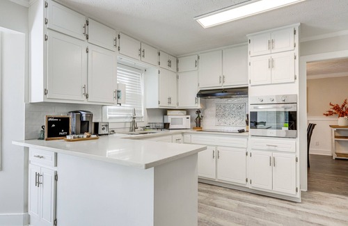 Jonesboro House | Atlanta Area Home w/Office, Near Golfing & Hiking