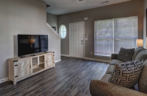 Riverdale House | Atlanta, Near Airport. Long Stays ok and Pets friendly. Sleeps 6