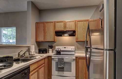 Riverdale House | Atlanta, Near Airport. Long Stays ok and Pets friendly. Sleeps 6