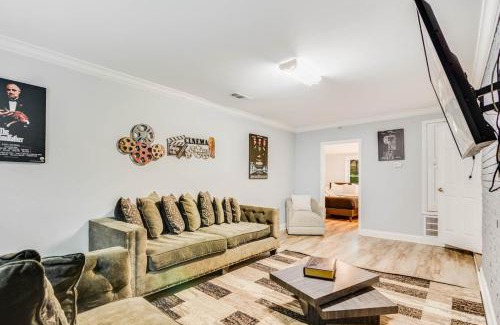 Decatur House | Atlanta's Luxe 6-Bedroom Haven