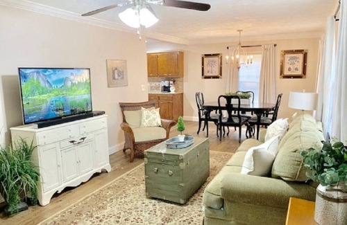 Hampton House | Atlanta Speedway Cottage