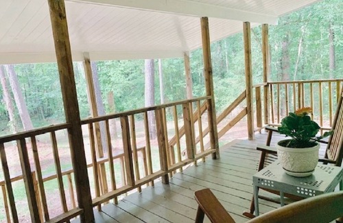 Hampton House | Atlanta Speedway Cottage
