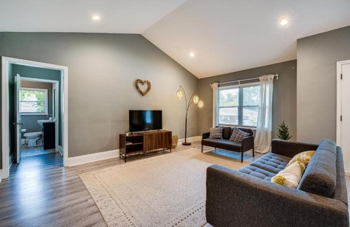 Atlanta House | Atlanta Vacation Rental with Deck 4 Mi to Downtown!
