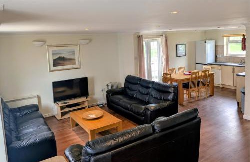 Saint Columb Major House | Atlantic Lodge - 4 Bedroom - Pool -Spa - Gym