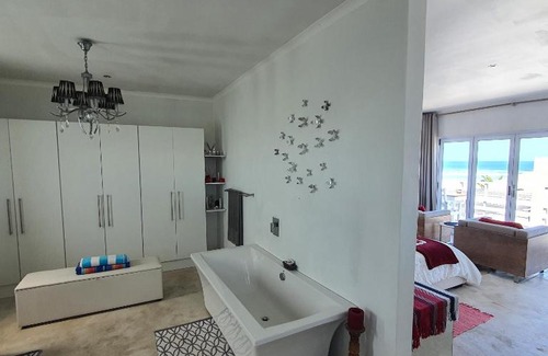 Melkbosstrand Apartment | Atlantic Loft - Open plan apartment with Sea Views