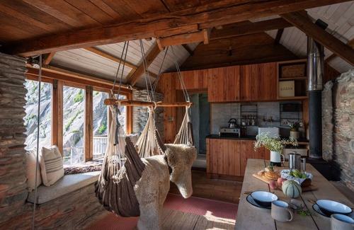 Newton Ferrers Cabin | Atlantis - a boathouse that sleeps 2 guests in 1 bedroom