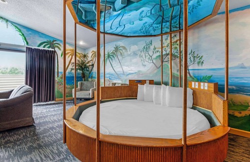 Lake Delton Hotel | Atlantis Family Waterpark Hotel, an Ascend Collection Hotel