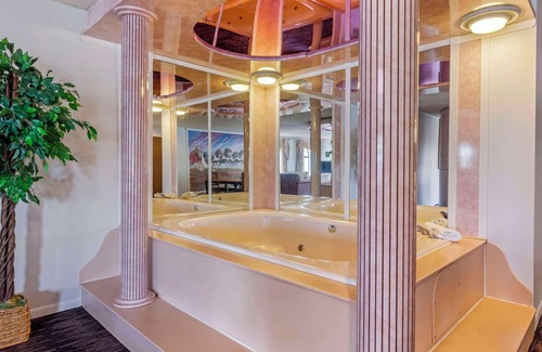Lake Delton Hotel | Atlantis Family Waterpark Hotel, an Ascend Collection Hotel