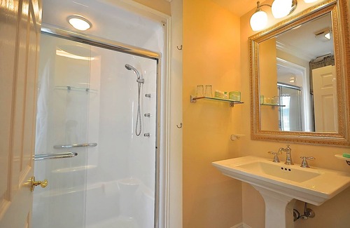 North End Bed & Breakfast | Atlantis Inn Hotel