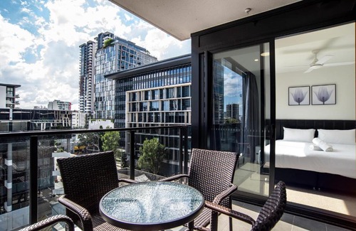South Brisbane Apartment | Atlas Apartments by CLLIX
