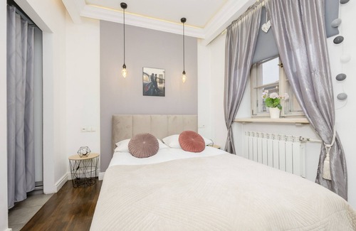 Old Town Apartment | Atmospheric Mariensztat by Renters