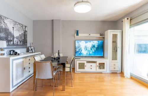 Almeria Apartment | ATP La Goleta a 5 minutos de la Playa, Frente al UD Almería Stadium y Parking Privado Gratis!