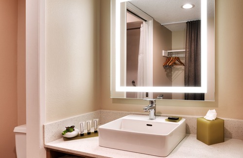 Airport Area Hotel | Atrium Hotel at Orange County Airport