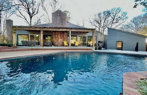 East Memphis House | Atrium/sauna/gym/heated pool/5000 sf
