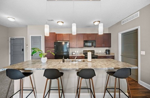 West Des Moines Apartment | Attached Garage | Private Balcony | Gym & Tanning