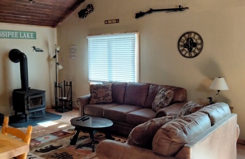 Center Ossipee Cottage | Attention Skiers & Snowboarders! Cozy Getaway w/Wood Burning Stove WIFI Netflix