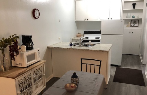 Hillcrest Apartment | Attention Travel Professionals (nurses, etc)! Long-term Rental