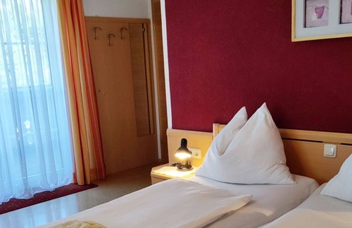 Sankt Georgen im Attergau Apartment | Attersee - Frühstückspension Holzapfel