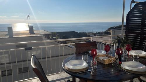 Lavagna Apartment | Attico con terrazza fronte mare a Cavi di Lavagna