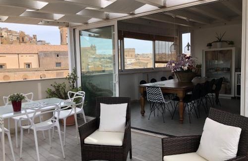 Caltagirone Apartment | Attico Da Rosa con vista spettacolare a 360 gradi