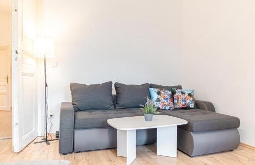 Wahring Apartment | Attractive 2BR Apt Near AKH Ideal for Longstays