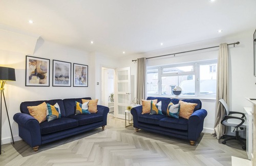 West Thurrock House | Attractive and Spacious 3 Bedroom House in Grays, Lakeside.