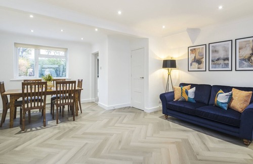 West Thurrock House | Attractive and Spacious 3 Bedroom House in Grays, Lakeside.