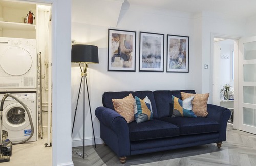 West Thurrock House | Attractive and Spacious 3 Bedroom House in Grays, Lakeside.