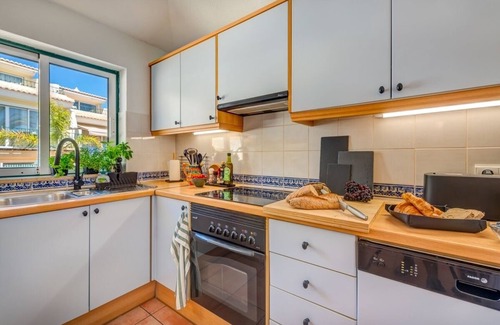 Ferragudo House | Attractive apartment near the beach and town centre, AC, fibre optic internet