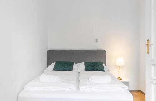 Wahring Apartment | Attractive