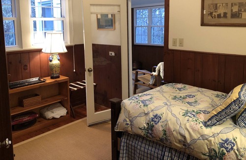 Laurel Park Cottage | Attractive Cottage Surrounded by Gardens