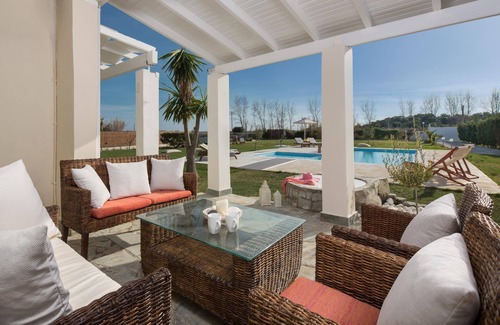 Chalikounas Villa | Attractive Family Villa, A/C, Private Pool (Children's Section), 150m to Taverna & Halikounas Beach