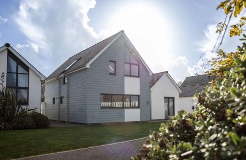 Westleigh House | Attractive pet friendly beach house in Westward Ho