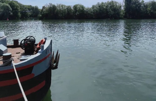 Athis-Mons Boat Rental | Atypical houseboat - 13 min from Paris - Private loft