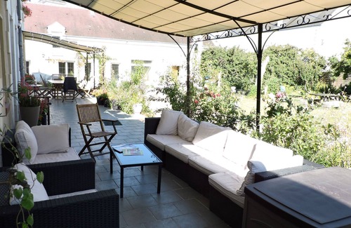 Couffy House | Atypical Jams 2 Bed and Breakfast shared bathroom