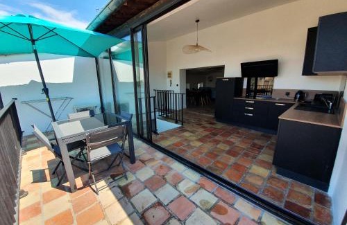 Nimes City Centre Apartment | Au cœur du centre historique - Immeuble classé - Terrasse - climatisé