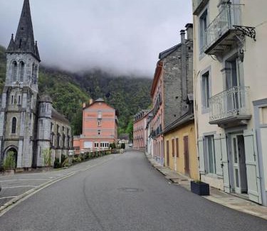 Luz-Saint-Sauveur Apartment | Au coin des Thermes - Draps en option