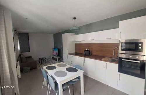 Remoulins Apartment | Au Milieu des Villes Historiques
