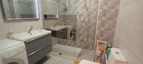 Saint-Cyprien Plage Apartment | AU NAUTILUS studio au port avec loggia et parking - plage à 50 m