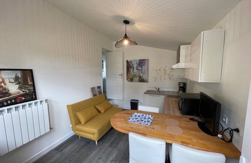 Saint-Medard-en-Jalles Cottage | Au Parfum des Fleurs