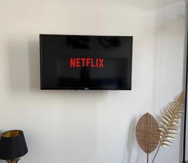 Hotel-de-Ville Apartment | Au Pied du Vieux-Port Wifi Netflix