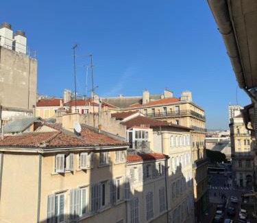 Hotel-de-Ville Apartment | Au Pied du Vieux-Port Wifi Netflix