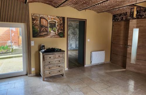 Gosnay Apartment | AU TEMPS JADIS - Gîte Atypique dans une ancienne Etable Cour privée